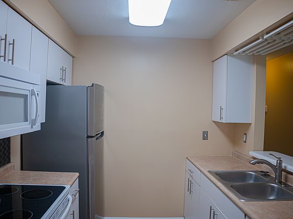 2nd image of 605 Rue Marseille #I