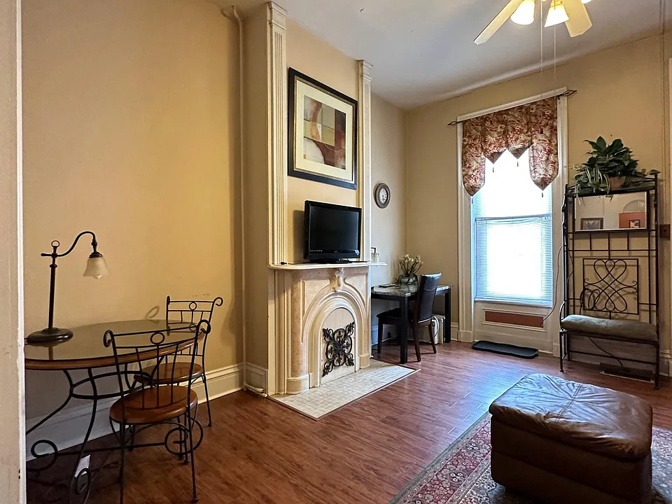 826 Main St #1
