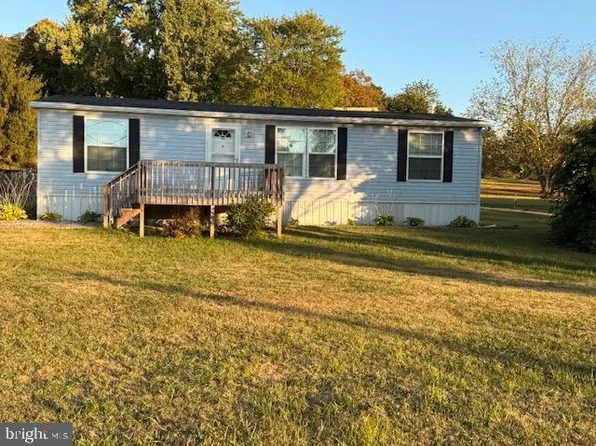 211 Manor Ln, New Paris, PA 15539