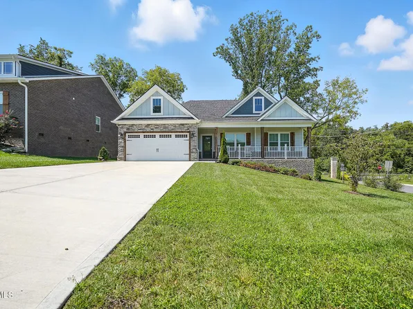 702 Hunts Terrace Dr, Kingsport, TN 37663