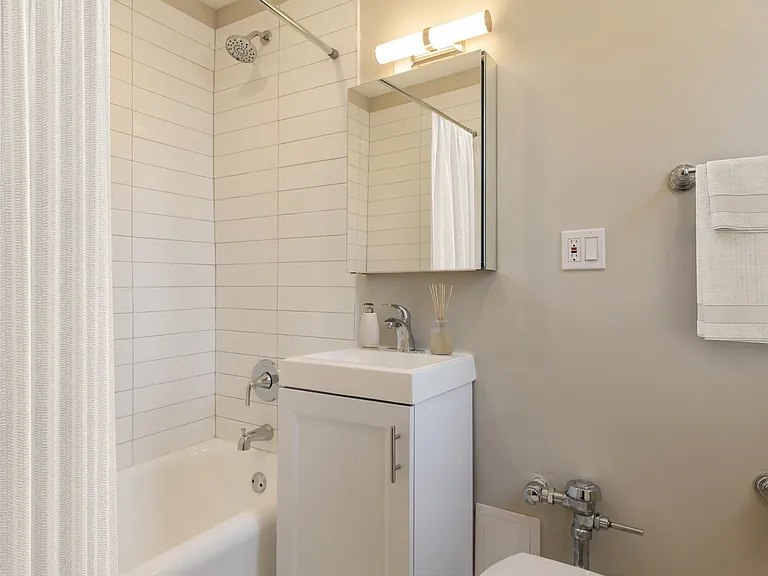 3616 N. Pine Grove Ave. — Photo 6