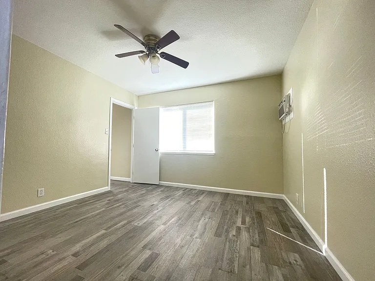 739 Bowles St — Photo 6