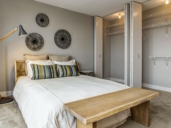 3rd image of 2554 N Clark St #1407