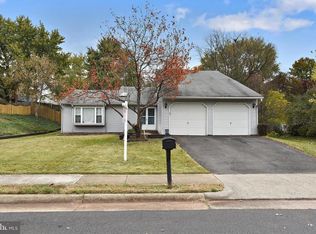 101 Elm Tree Ln, Sterling, VA 20164