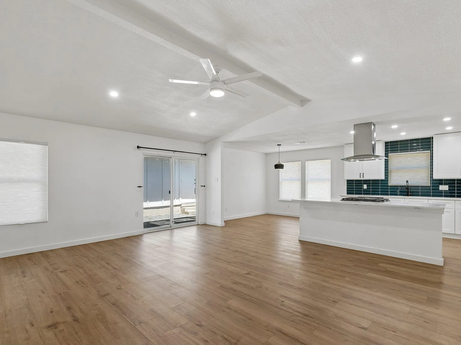 3 bed, 2.0 bath, 1769 sqft, $2,500 — Photo 3