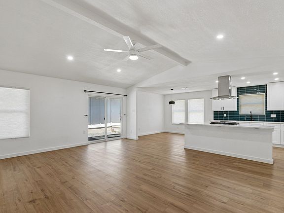 3rd image of 1900 Rampart Cir