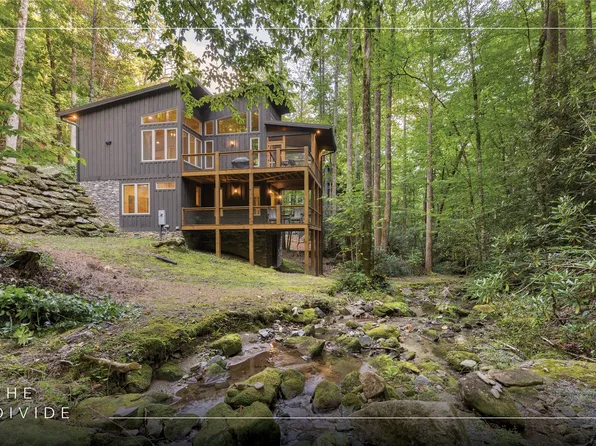 53 Creekside Village Court, Sapphire, NC 28774