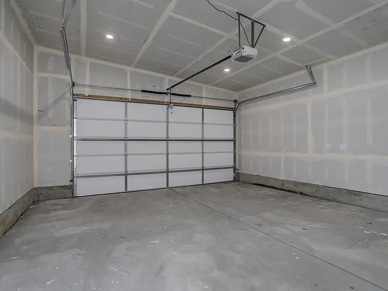 980 Utica St — Photo 19