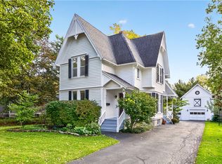 25 Locust St, Honeoye Falls, NY 14472