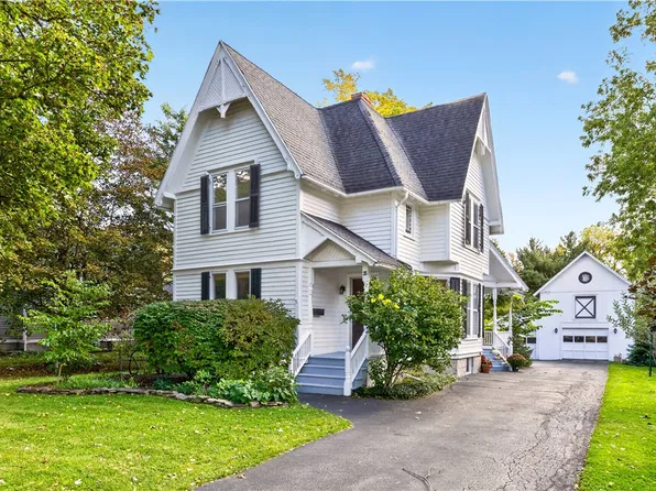 25 Locust St, Honeoye Falls, NY 14472