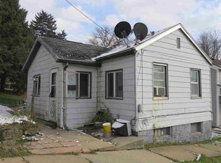 303 N Carroll St, Mount Carroll, IL 61053