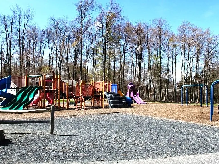 1140 Country Place Dr — Photo 31