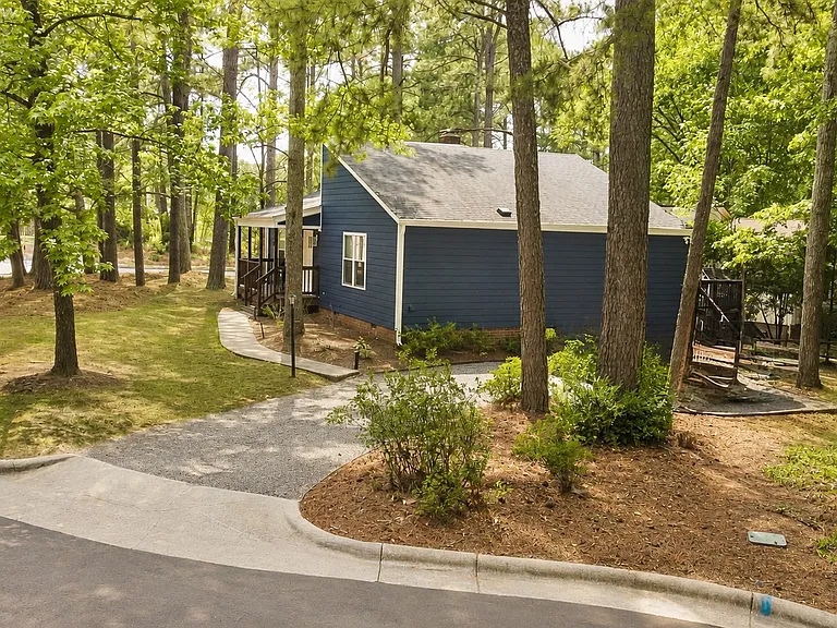 298 High Meadow Dr — Photo 2