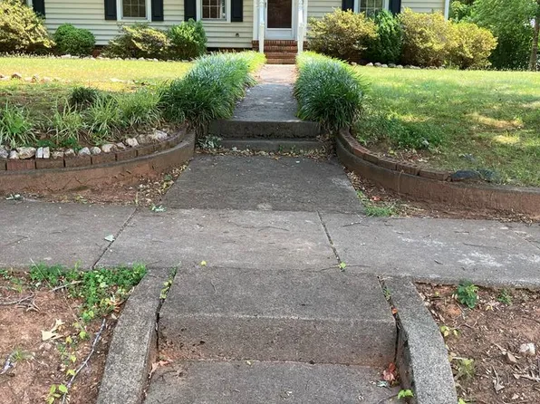 307 5th St, Clarksville, VA 23927