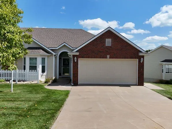 2901 Eastbrook Ct, Saint Joseph, MO 64506