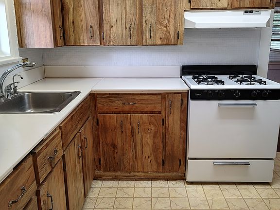 4th image of 1641 Lakeview Dr #B