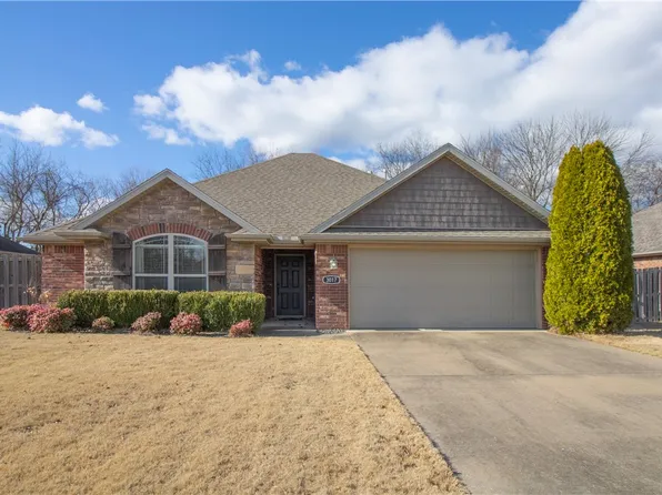 3017 N Raven Ln, Fayetteville, AR 72704