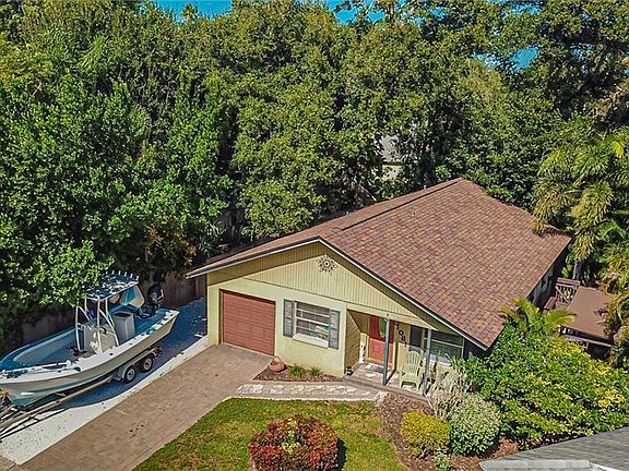 3rd image of 1081 S Mohawk Cir