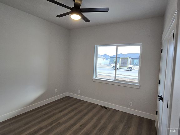 5th image of 940 Quartz Rd