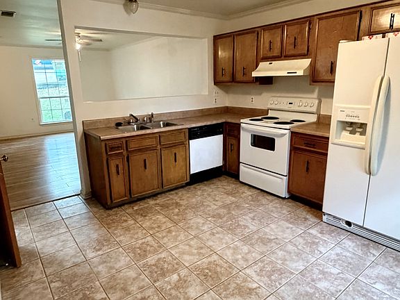 3rd image of 4717 Ridge Rd #A