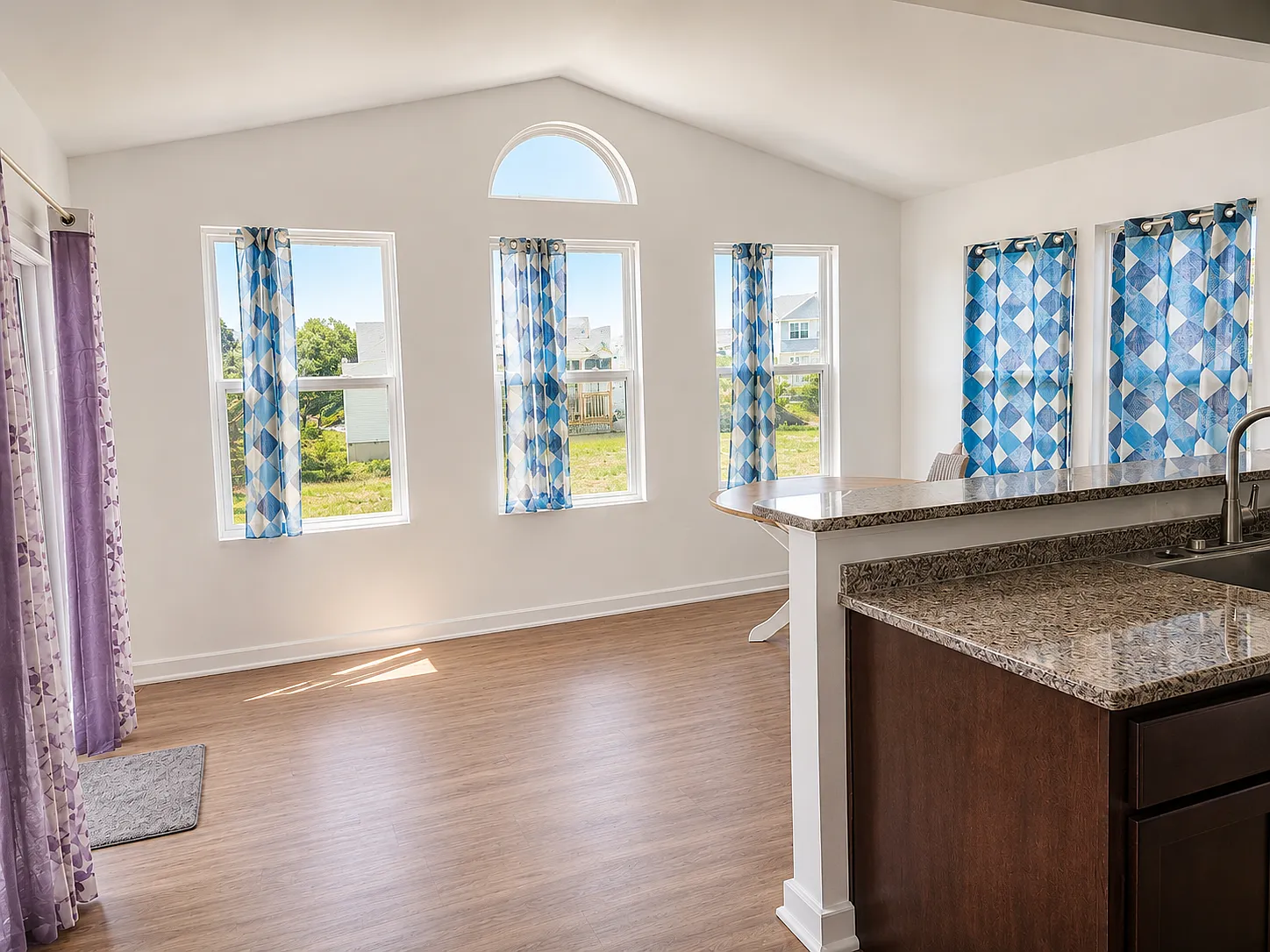 4 bed, 2.5 bath, 2195 sqft, $3,095 — Photo 2