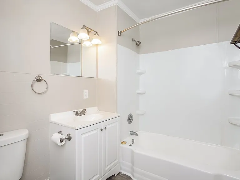 27535_026_main_bathroom_13139851.jpg
