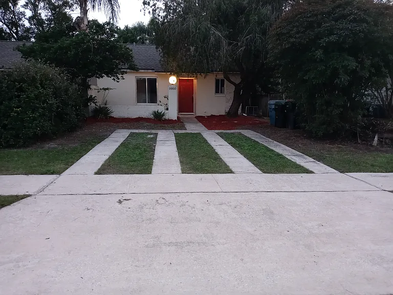 Front of duplex 9950 Rivercrest Ct
