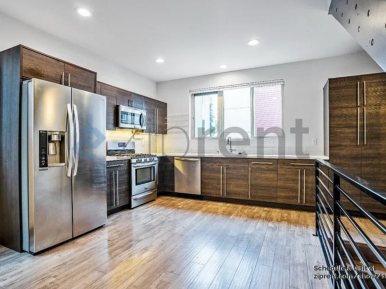 9607A Roosevelt Way NE — Photo 2