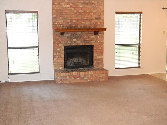 3rd image of 501 Harrington Ln