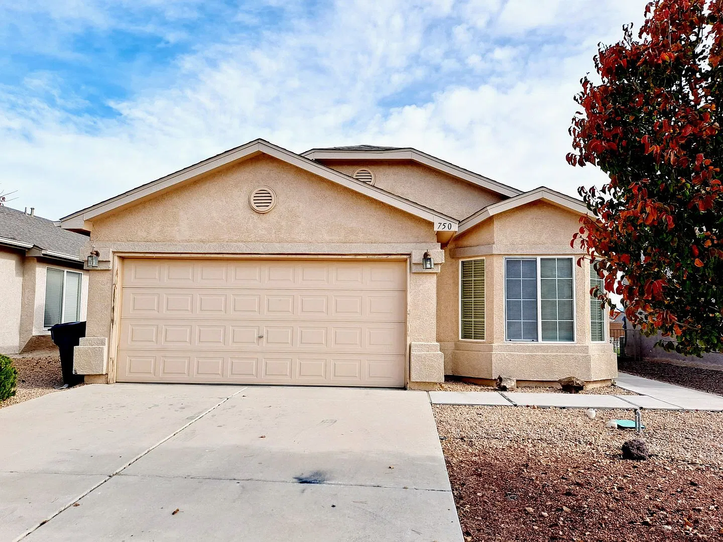 Charming 3 Bed 2 Bath Home in Huning Ranch — Photo 2