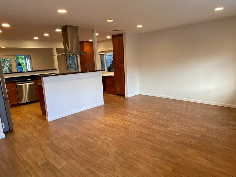 416 Emerson St — Photo 2