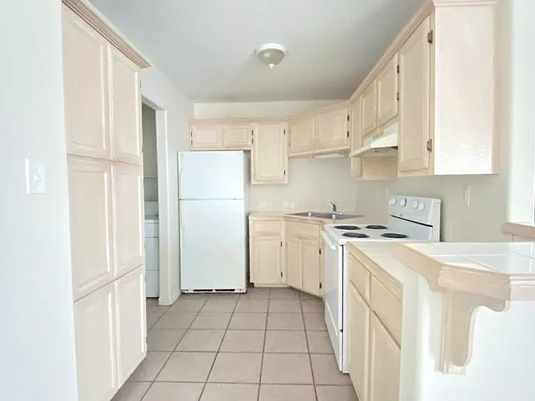 737 Sonesta Dr #B — Photo 6