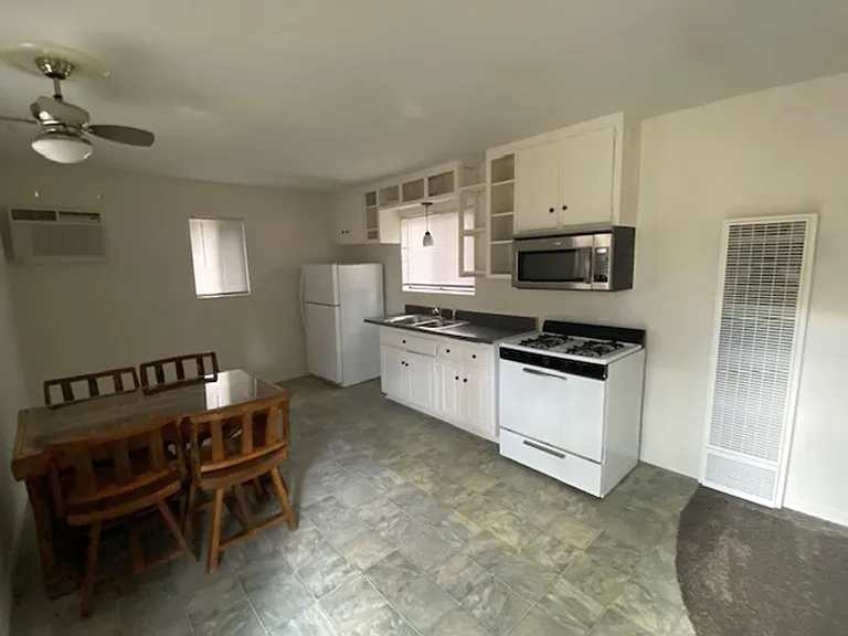 982 Woodland Dr #B — Photo 2