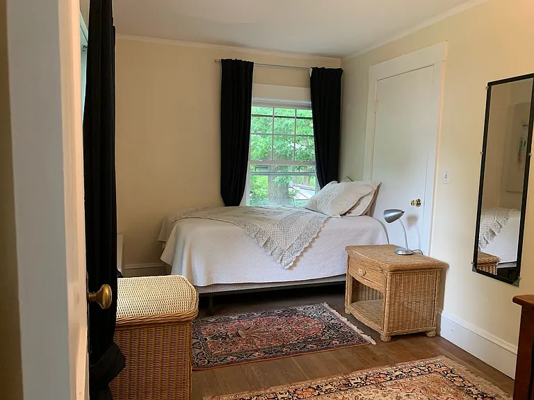 (small bedroom, not listed)