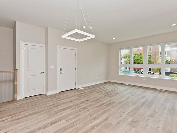 3rd image of 2737 N Ashland Ave #1S