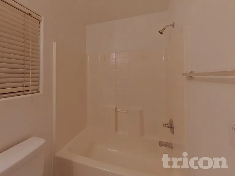 16036 N 11th Ave #1050 — Photo 16