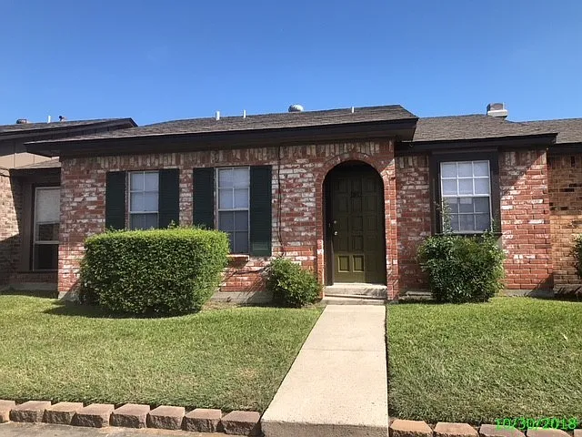 2 Bedroom 2 Bath Patio Home With 1010 Sf — Photo 1
