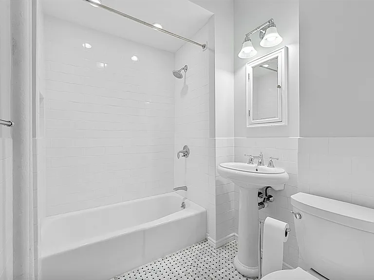 132 Myrtle St #2 — Photo 13