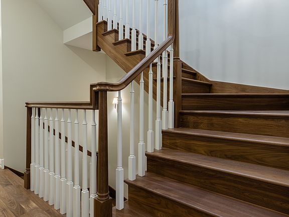 4th image of 105 W Chestnut St