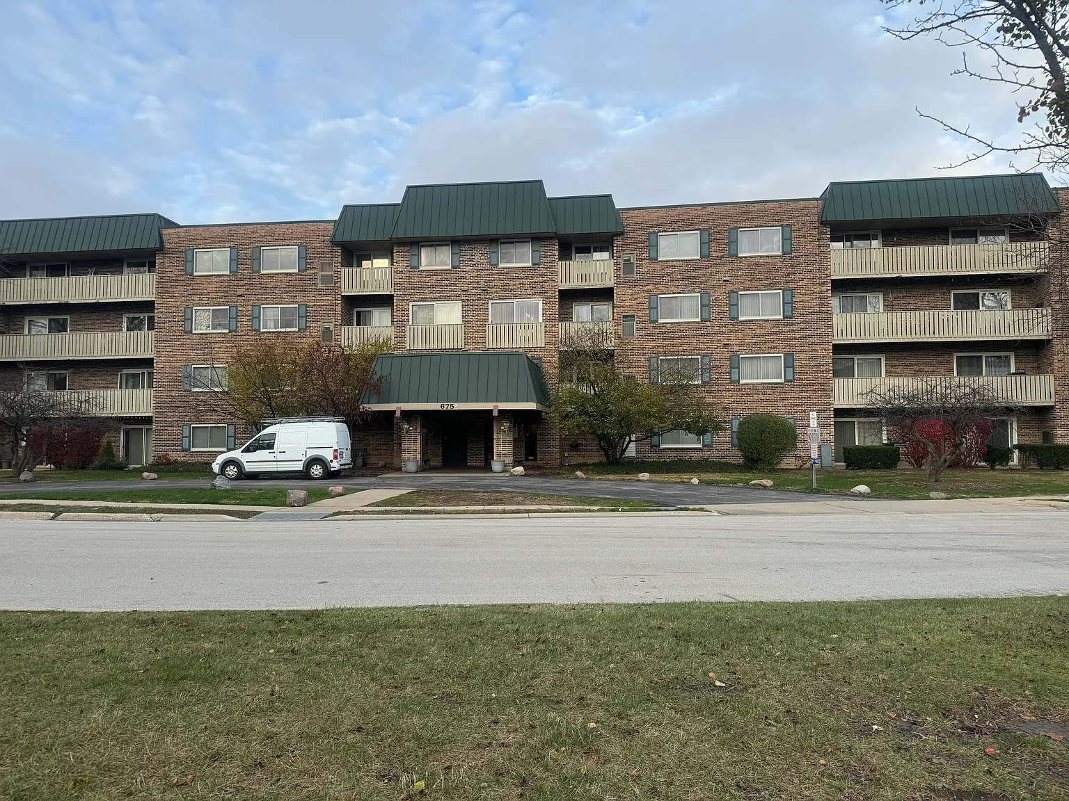 675 Grove Dr — Photo 1