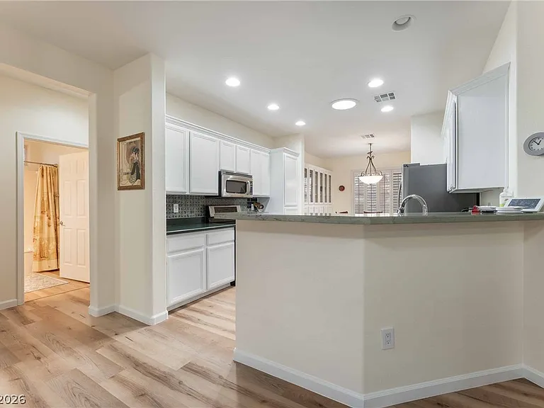 2565 Leighton Ave — Photo 11