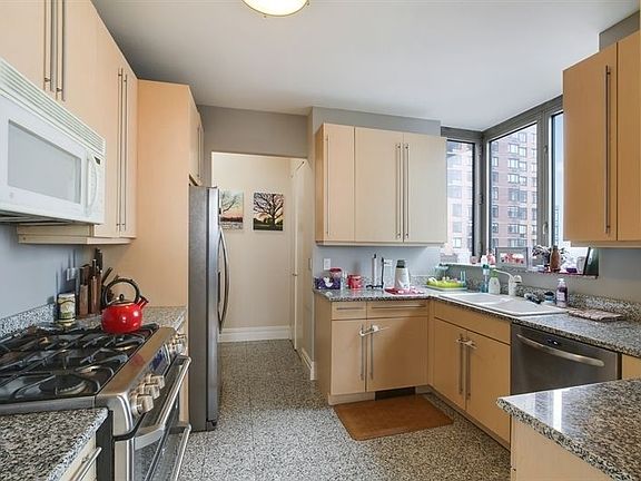 3rd image of 2 Columbus Ave APT 37A
