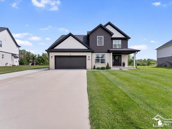 26835 Celtic Dr, Flat Rock, MI 48134