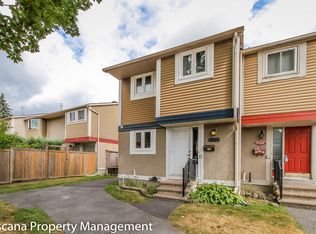 1800 Stonehenge Cres #1, Ottawa, ON K1B 4Z9