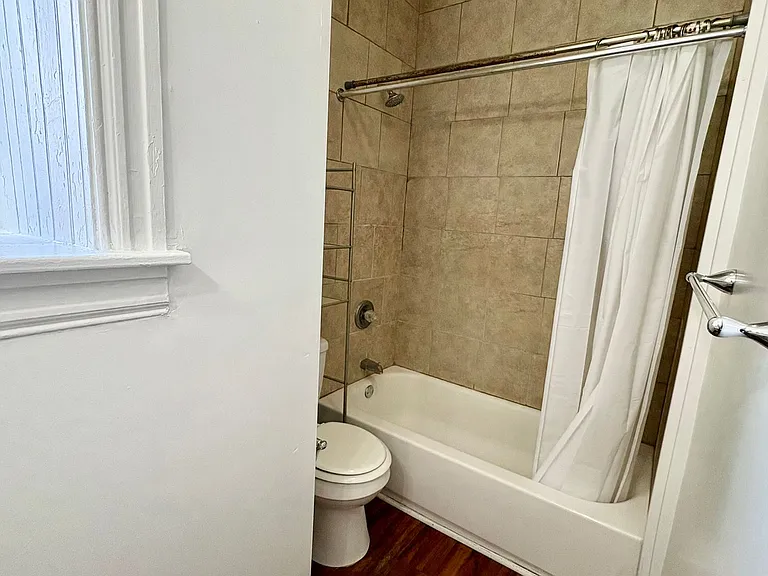 702 W King St-LDP — Photo 16