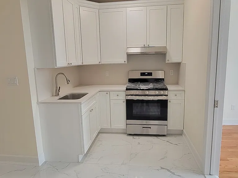 37-01 28th Ave #2D — Photo 1