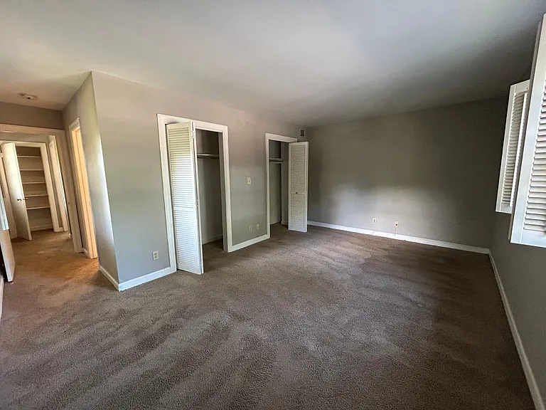 640A Rugby Row — Photo 8