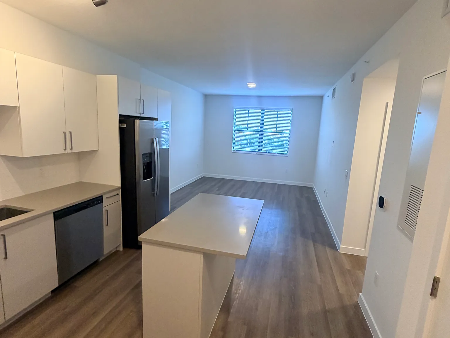 1 bed, 707 sqft, $2,100 — Photo 3