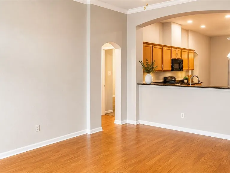 4202 Cedar Creek Ct — Photo 2