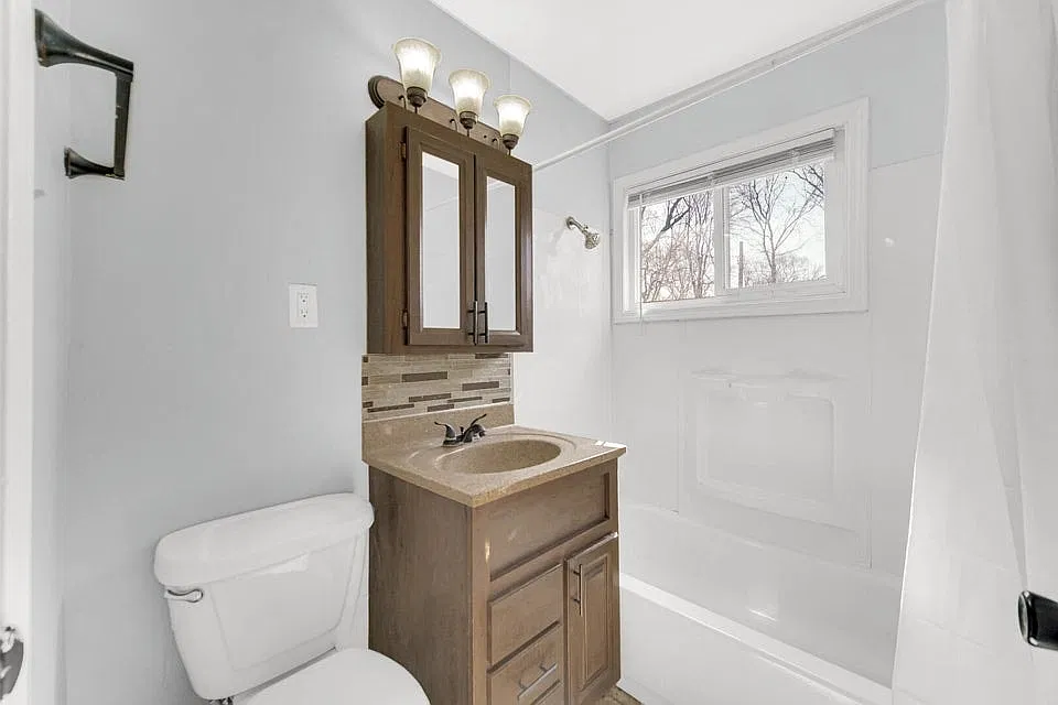 3 bed, 925 sqft, $1,575 — Photo 4